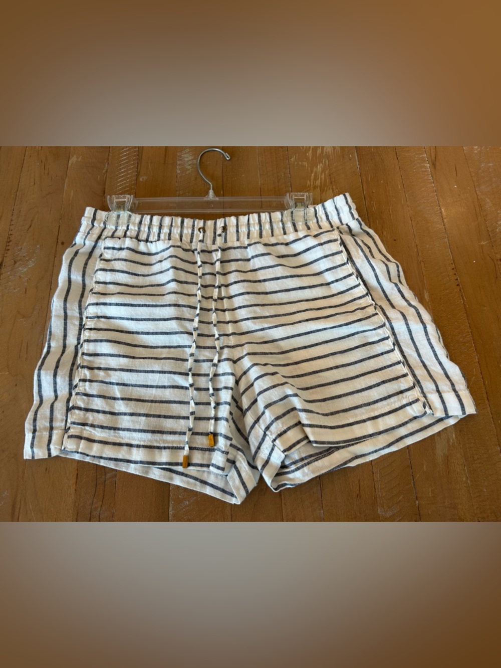 Ellen Tracy White and Navy Striped Linen Blend Shorts